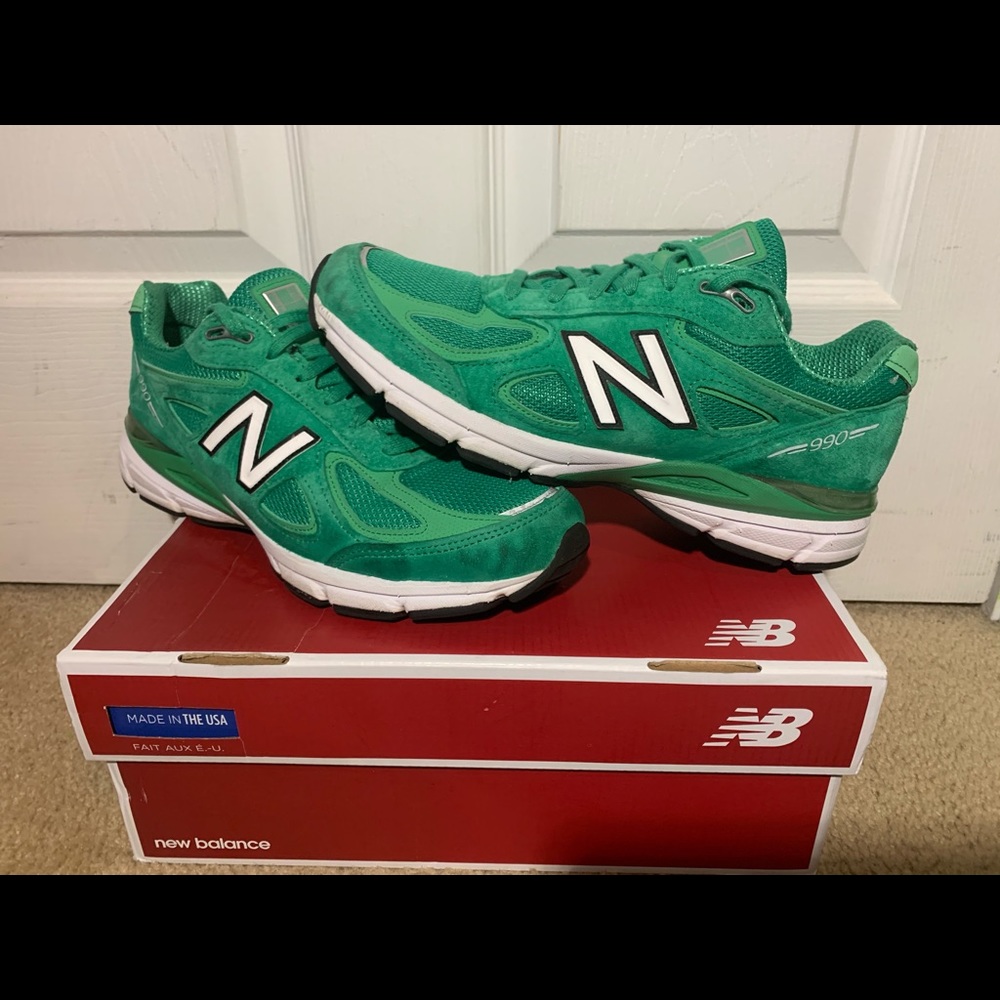 New Balance Men’s 990v4